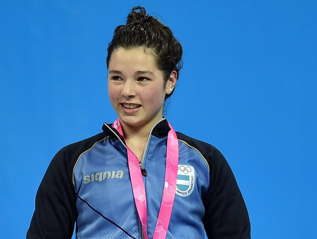 Sasha Nievas con la medalla de bronce en Nanjing.