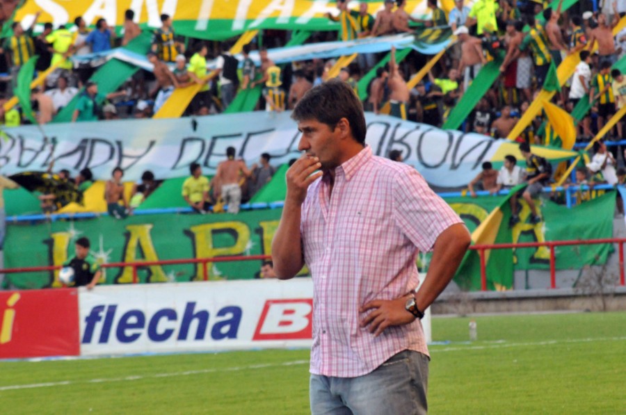 Fernando Quiroz fue el técnico que le dio el ascenso a Aldosivi. 