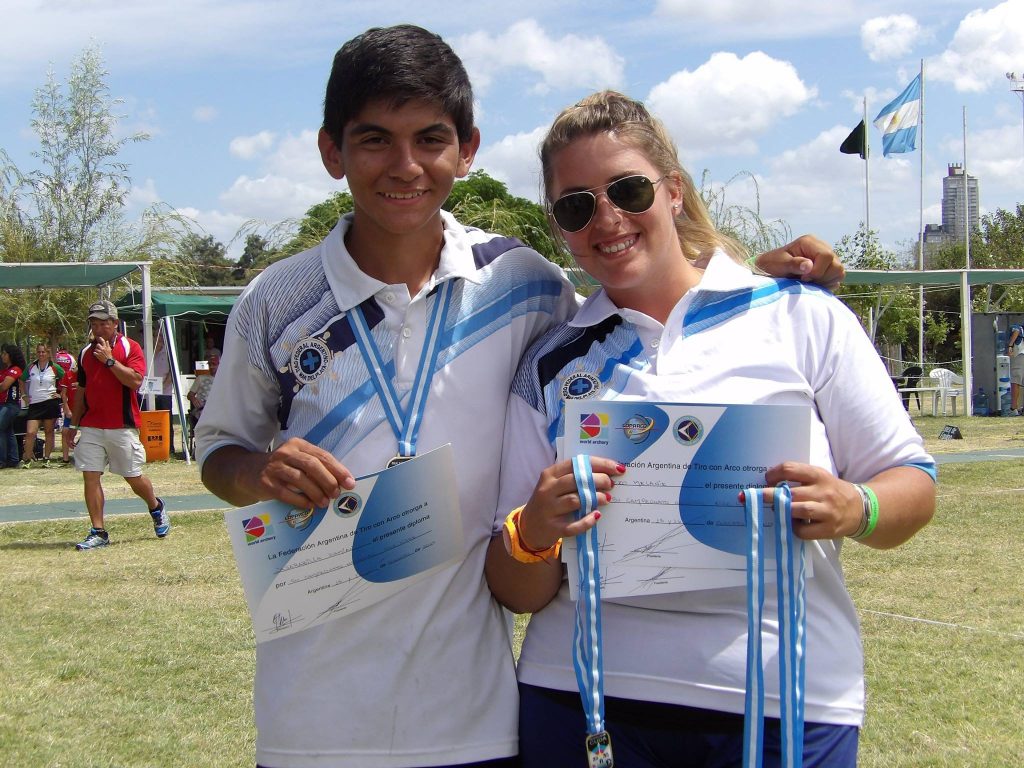 Damián Jajaravilla y Melanie Cerezo con sus medallas en el Campeoanto Argentino.