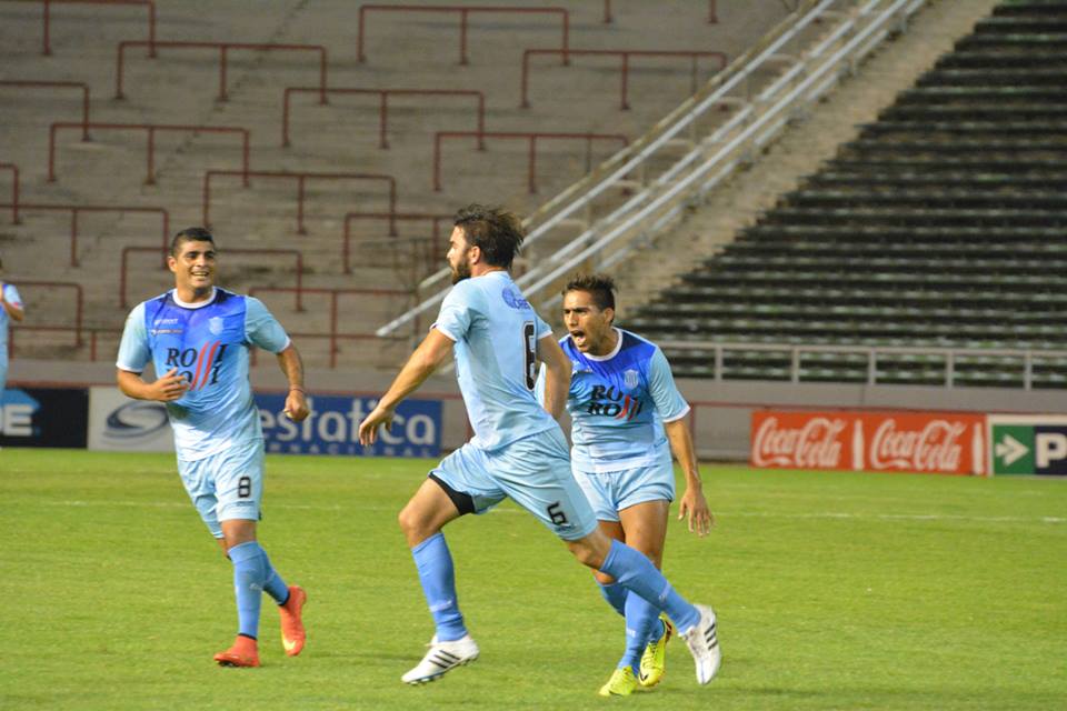 Leonel Formaggioni celebra el segundo gol de Unión. (Foto: Pedro Celano)