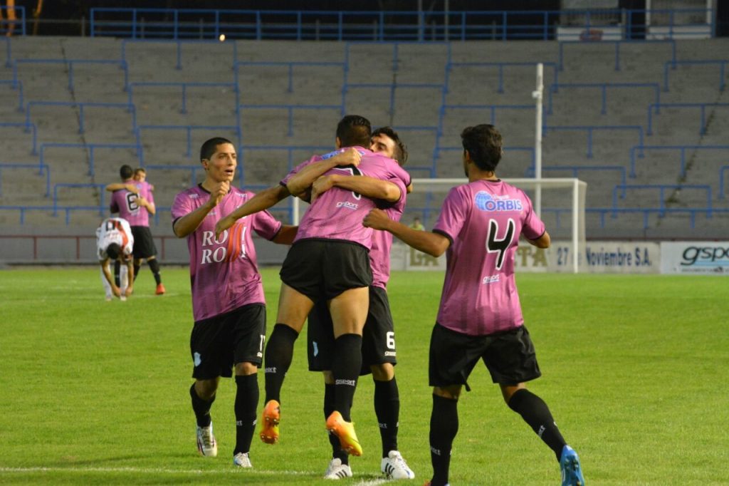 Todo Unión celebra el gol de Emmanuel Giménez (Foto: Pedro Celano)