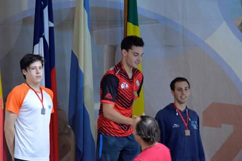 Guillermo Souto recibiendo su medalla de oro en Chile. (Foto: Facebook)