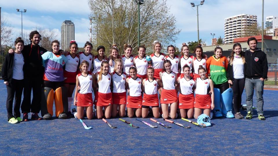 La formación del equipo femenino Sub-16 de Mar del Plata. (Foto: Facebook Mariela Lairihoy)
