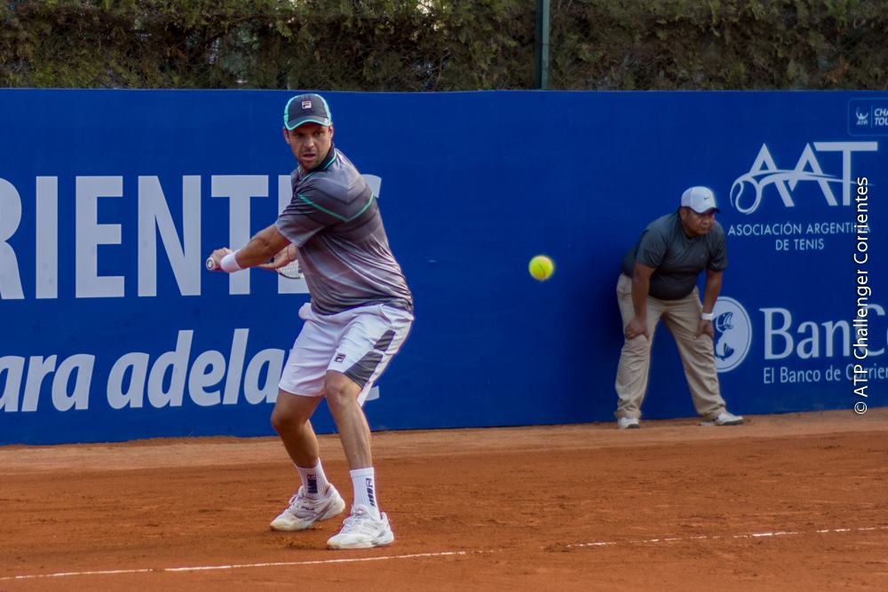 Horacio Zeballos avanza a paso firme en singles y dobles. 