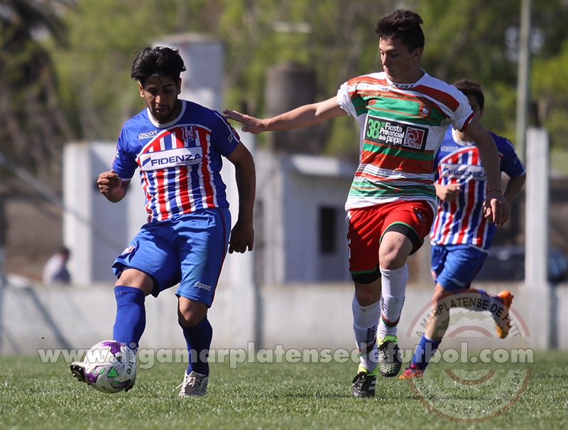 Libertad y Círculo Deportivo animaron uno de los duelos de la tarde. (Foto: Diego Berrutti)