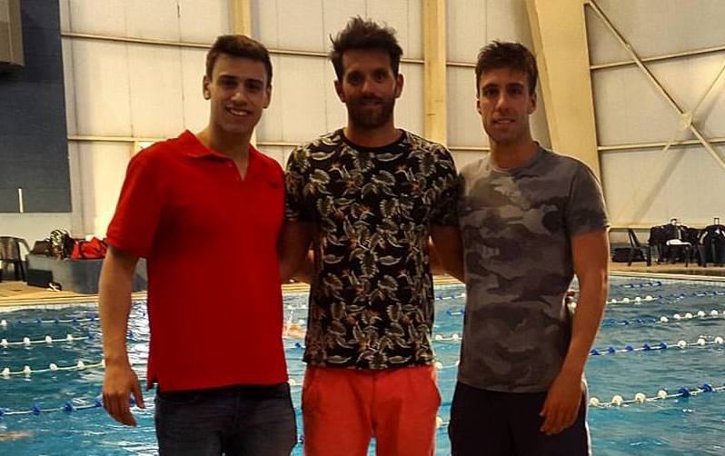 Guido Buscgalia y Facundo Miguelena junto con el entrenador Federico Diez Andersen. 