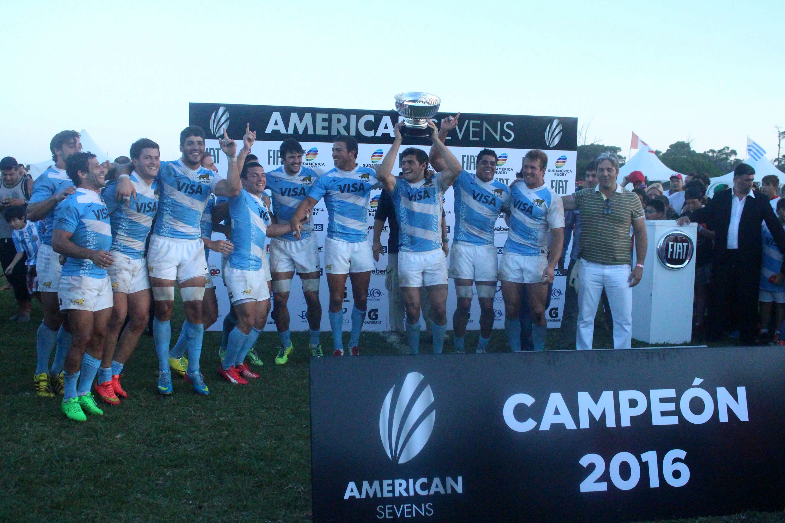 Los Pumas Seven celebran el triunfo. (Foto: Prensa URMDP)