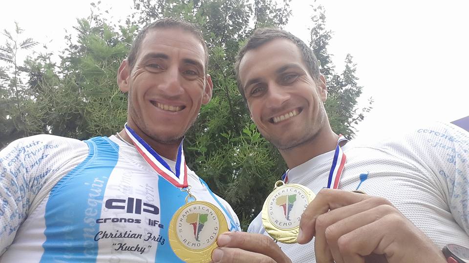 Ariel Suárez y Cristian Rosso mostrando sus oros sudamericanos. (Foto: Facebook)