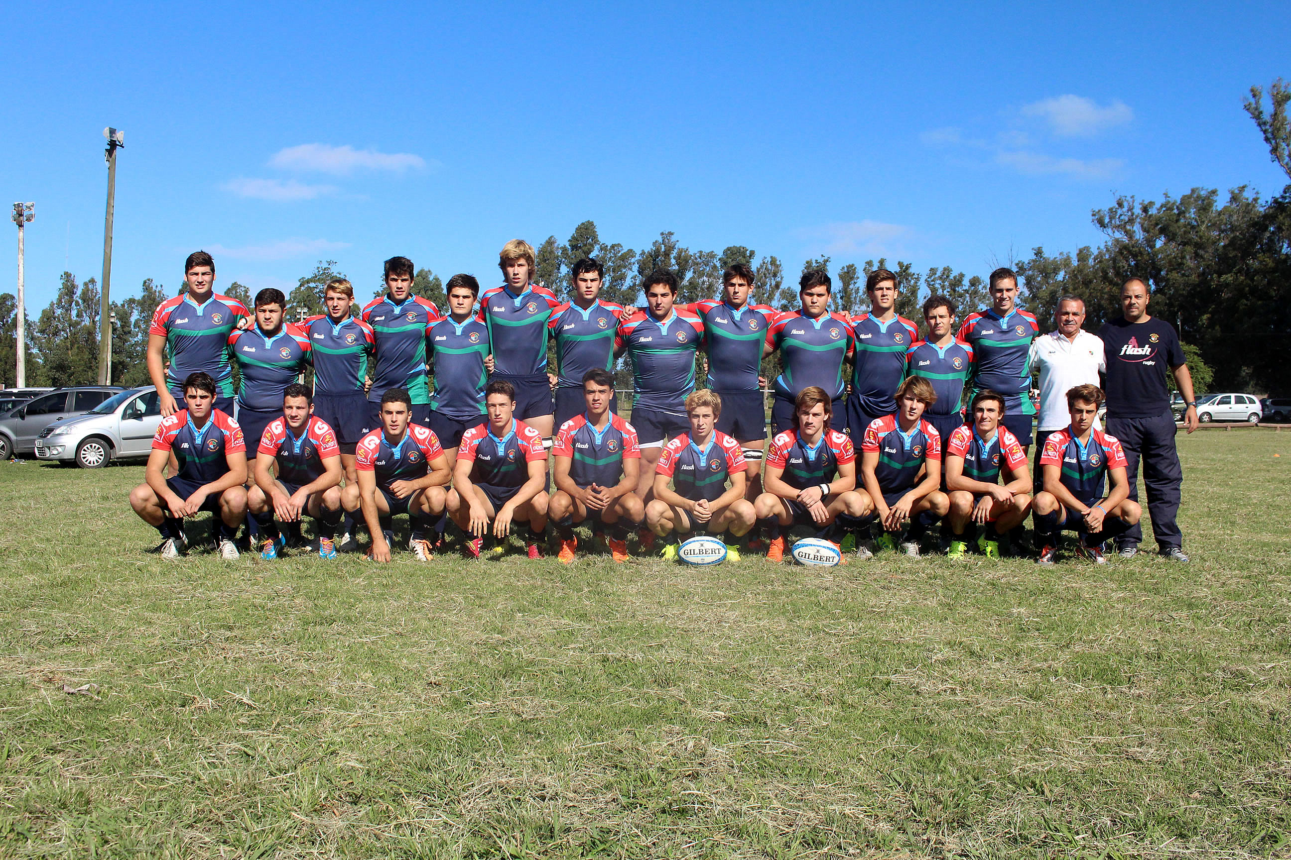 El plantel juvenil de la Unión de Rugby de Mar del Plata.