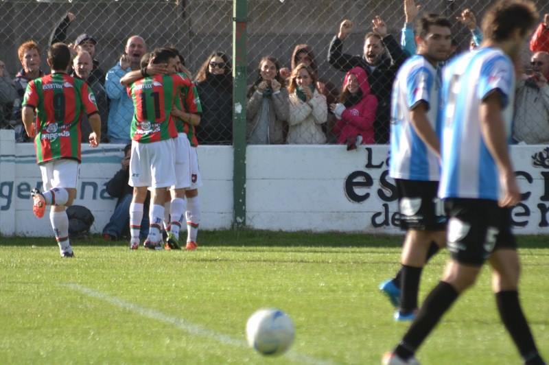 La celebración del primer gol de Círculo Deportivo. (Foto: Martín Rodríguez - accion5.com)