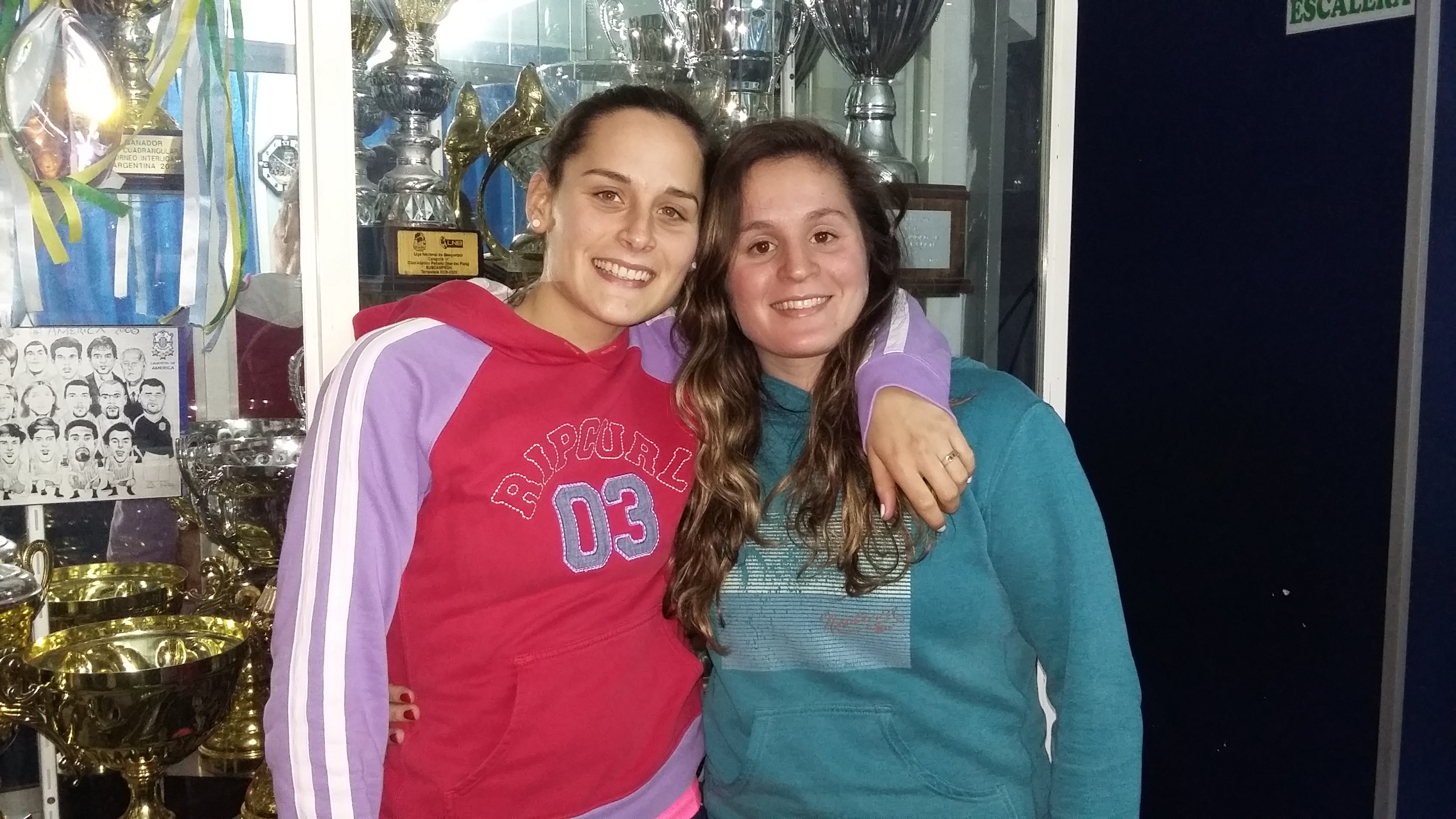Julieta Arrozeres y Valeria de Cabo, jovenes referentes de Peñarol. (Foto: Prensa Peñarol)