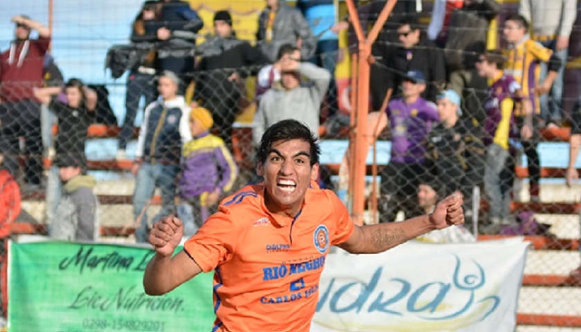 Jonathan Moran con los colores de Deportivo Roca. 
