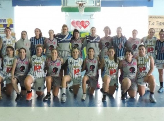 El equipo femenino de Peñarol que pasó de ronda. 