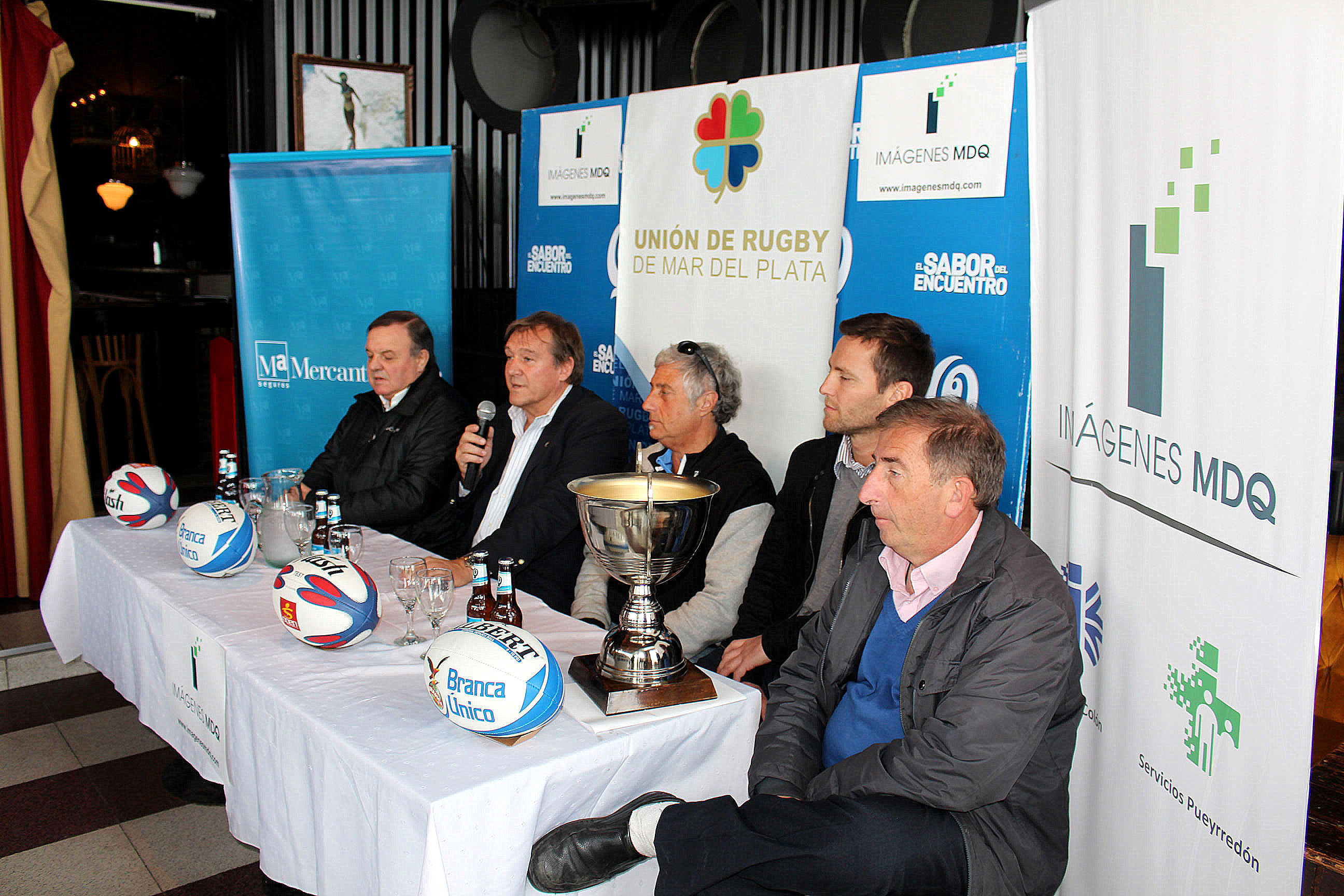 Los encargados de presentar la Copa. (Foto: Prensa URMDP)