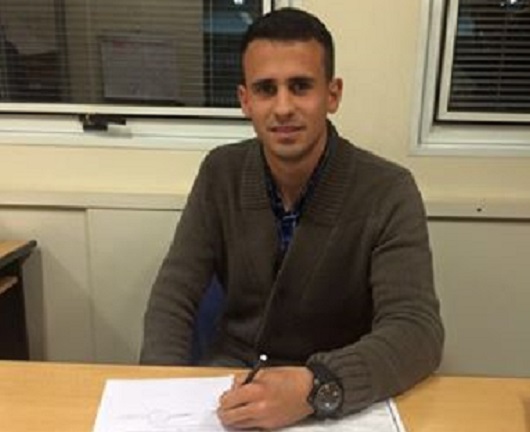 Leandro Sosa Otermin firmando su contrato con Aldosivi. (Foto: Club Aldosivi)