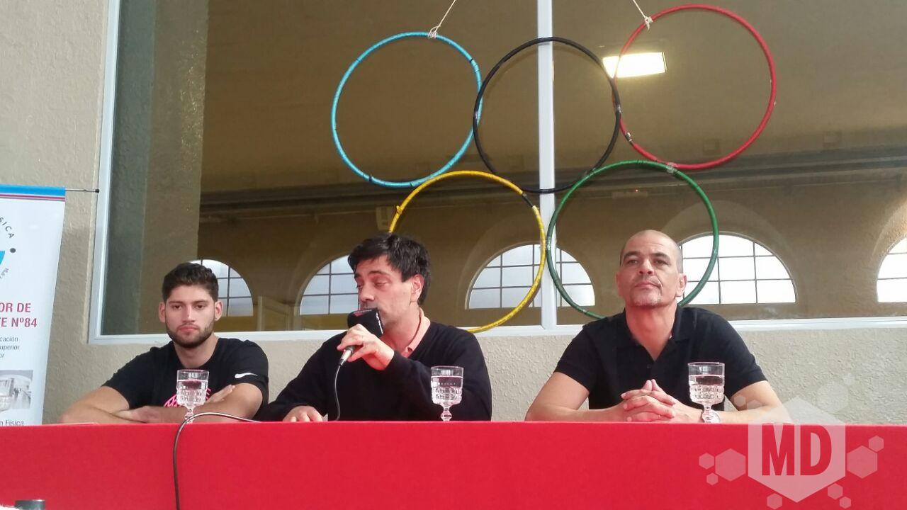Patricio Garino, Federico Ingrassia y Sergio Hernández en la charla de esta tarde. 