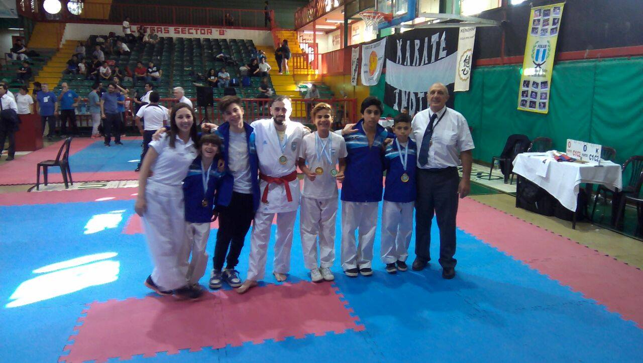 Los oros locales en el Argentino de Karate. 