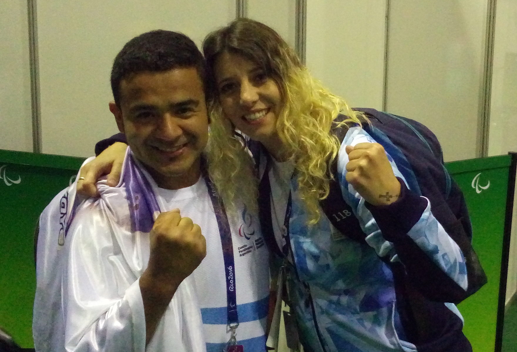 David Coronel junto con su entrenadora Sofía Cadona luego de la competencia. (Foto: Prensa EMDER)