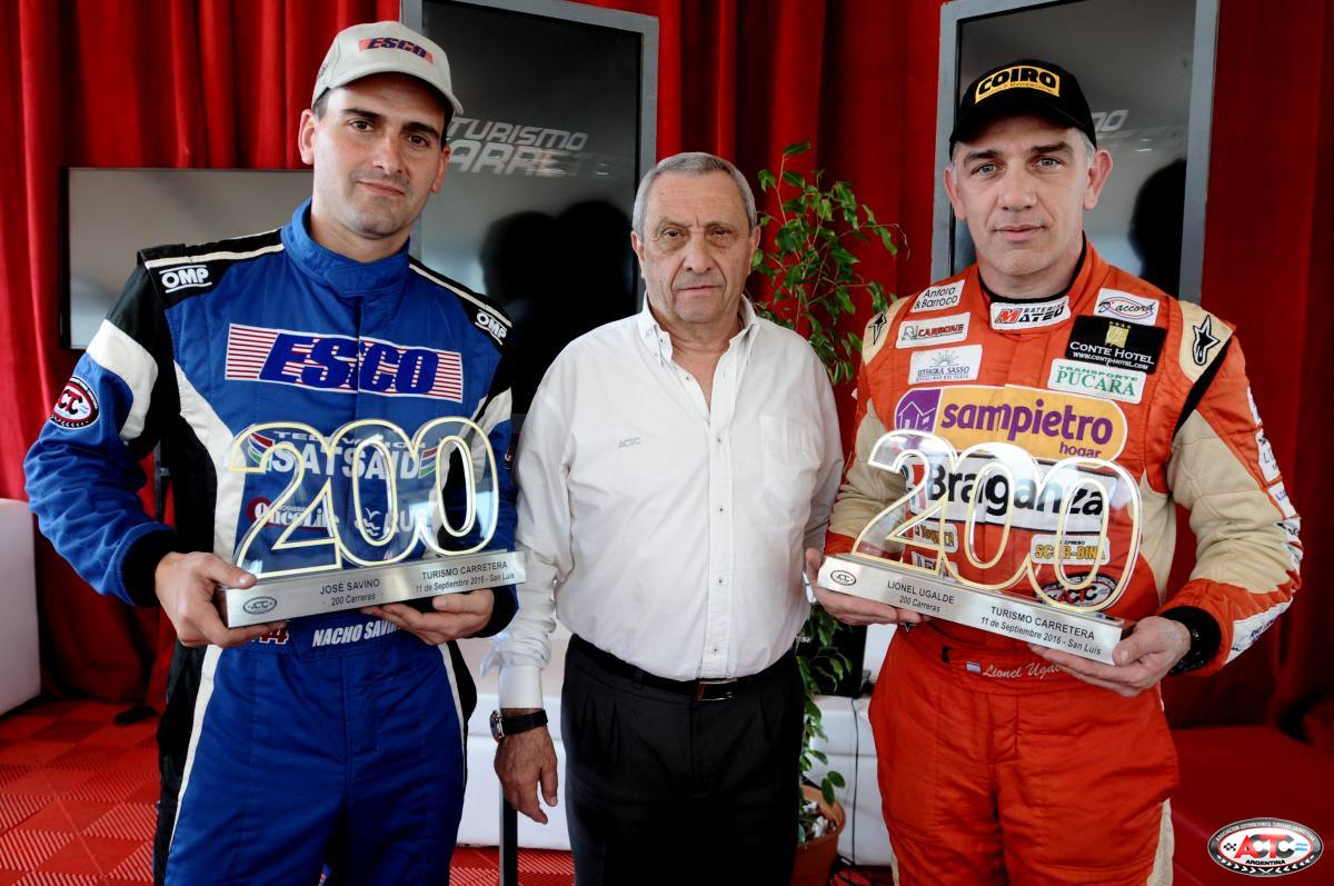 José Savino y Lionel Ugalde recibieron una mención por sus 200 carreras en el TC. (Foto: Prensa TC)