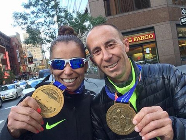María Peralta y Mariano Mastromarino post maratón.