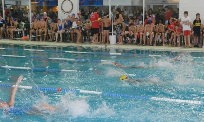 El natatorio del IAE Club fue el escenario de un nuevo Mannequin Challenge