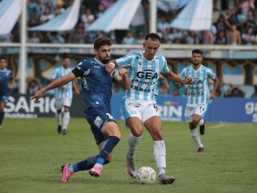 Nicolás Ortiz marcando a Bruno Nasta (Foto: Racing de Córdoba)