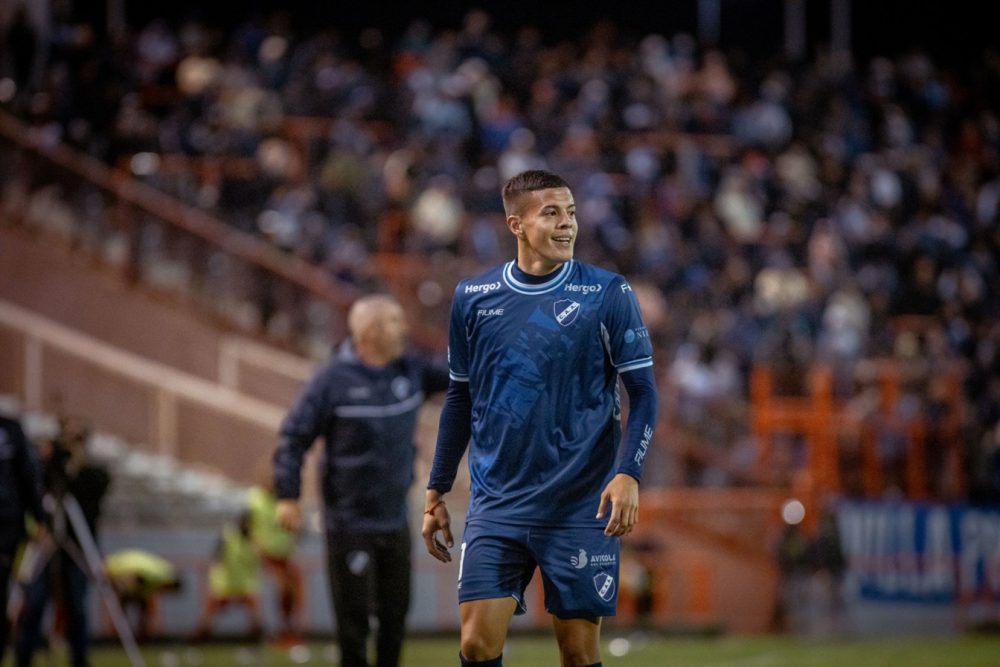 Santiago González ante Deportivo Maipú