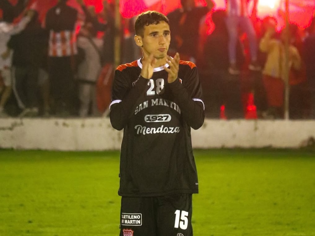 Ramiro Makarte con la indumentaria de San Martín de Mendoza. (Foto: Killy LRR)